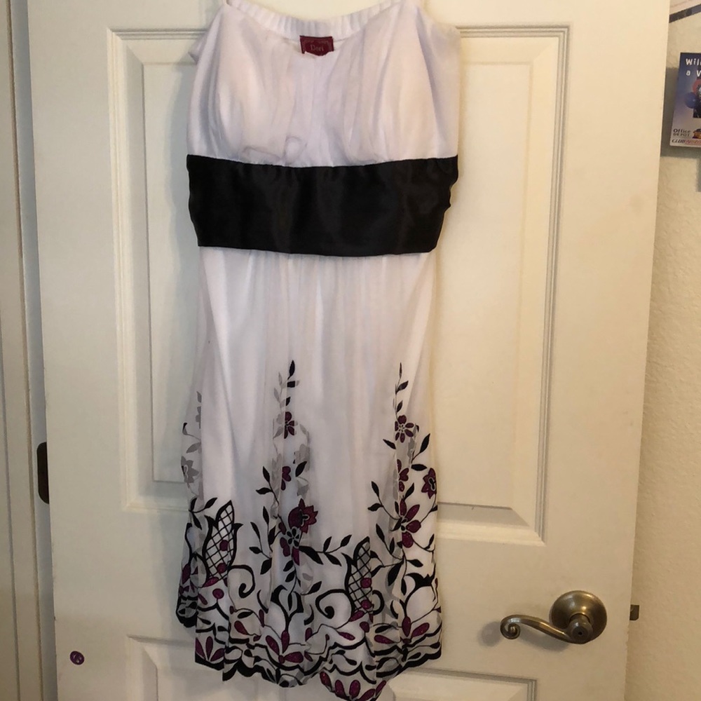 Bubble skirt white dress